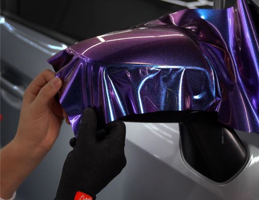 Le film PPF Casablanca est la solution idéale pour ceux qui souhaitent protéger la carrosserie de leur voiture contre les rayures, les éclats de gravier et les UV. Chez CarectAuto, nous proposons des services professionnels de pose de film de protection, covering auto, et teintage de vitres, avec une finition haut de gamme adaptée à vos besoins.